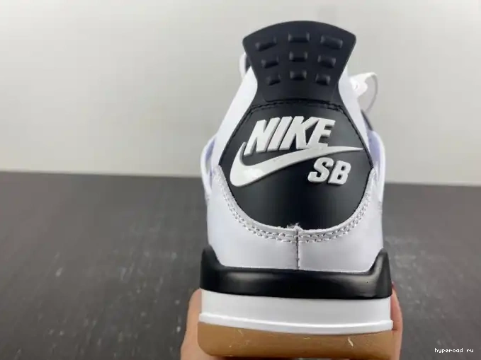 SB Nike DR5415-100 x Air Jordan 4 0511